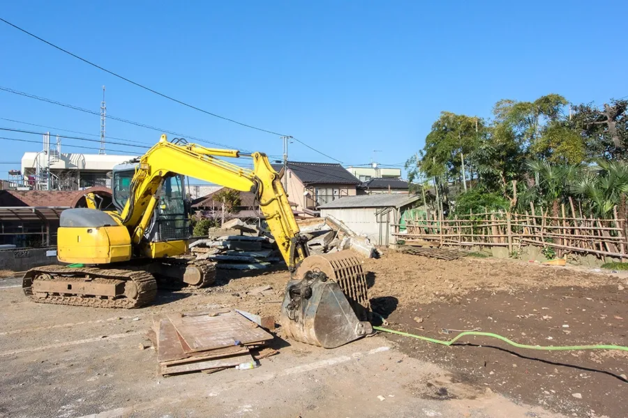 宅地造成や住宅外構などの民間工事の作業風景